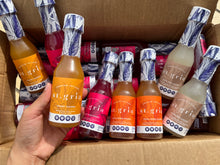 Load image into Gallery viewer, Caja de 24 mini botellas